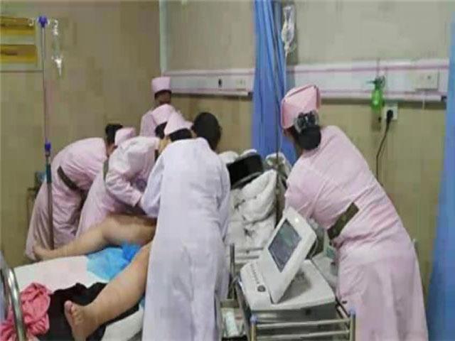 高龄孕妇被逼拼四胎, 怀孕28周突然抽搐呕吐, 医生摇头说放弃吧
