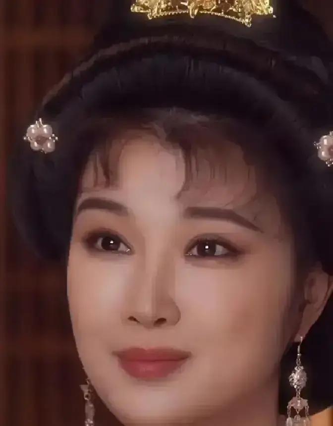 绵软无力四个字，让15%的观众当场划走。《唐朝诡事录》换角风波，剧组嫌原女主表