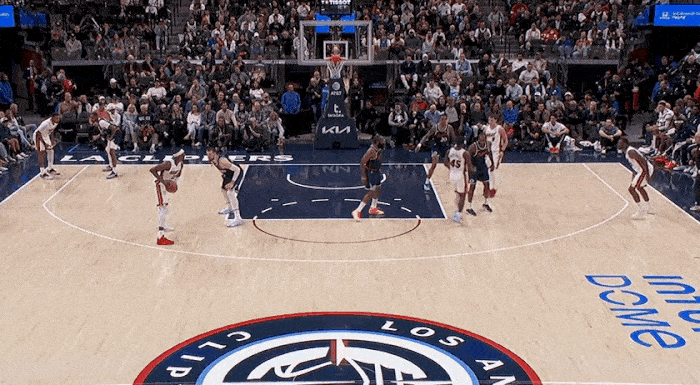 小卡明天还是打不了…看着就很疼啊，估计还没消肿[哭哭][哭哭][哭哭]​​​