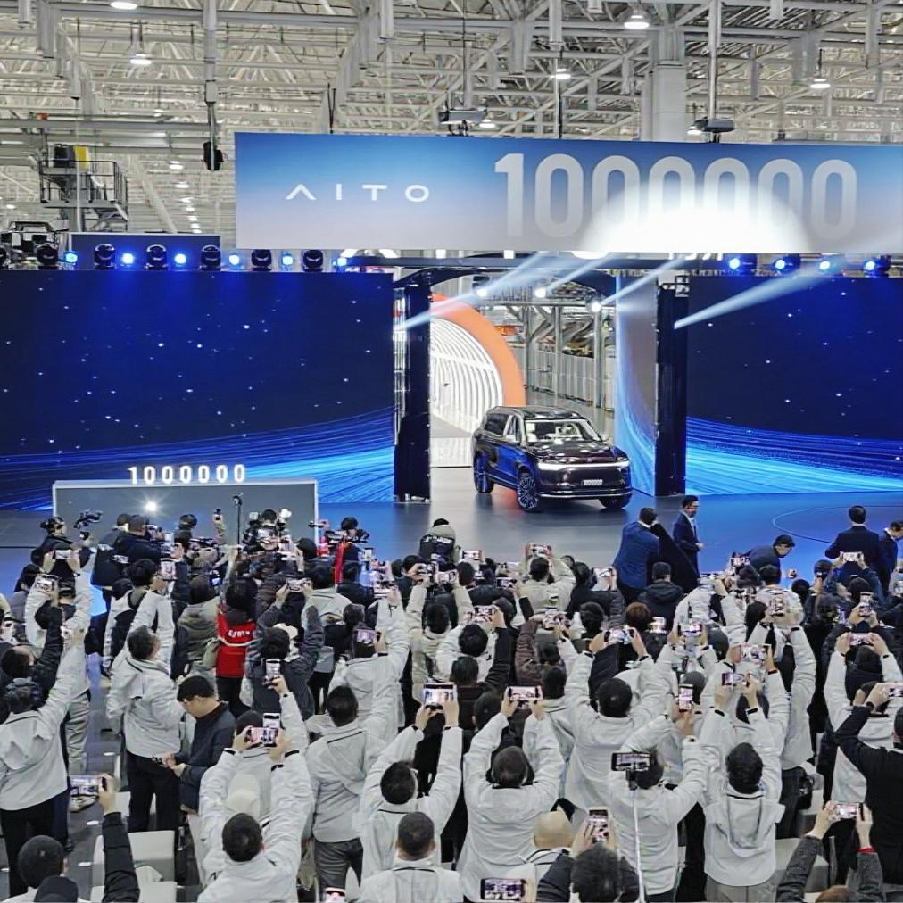 问界的这100万台车里面，光问界M9就有27万！问界M7也卖了40万，为整个鸿