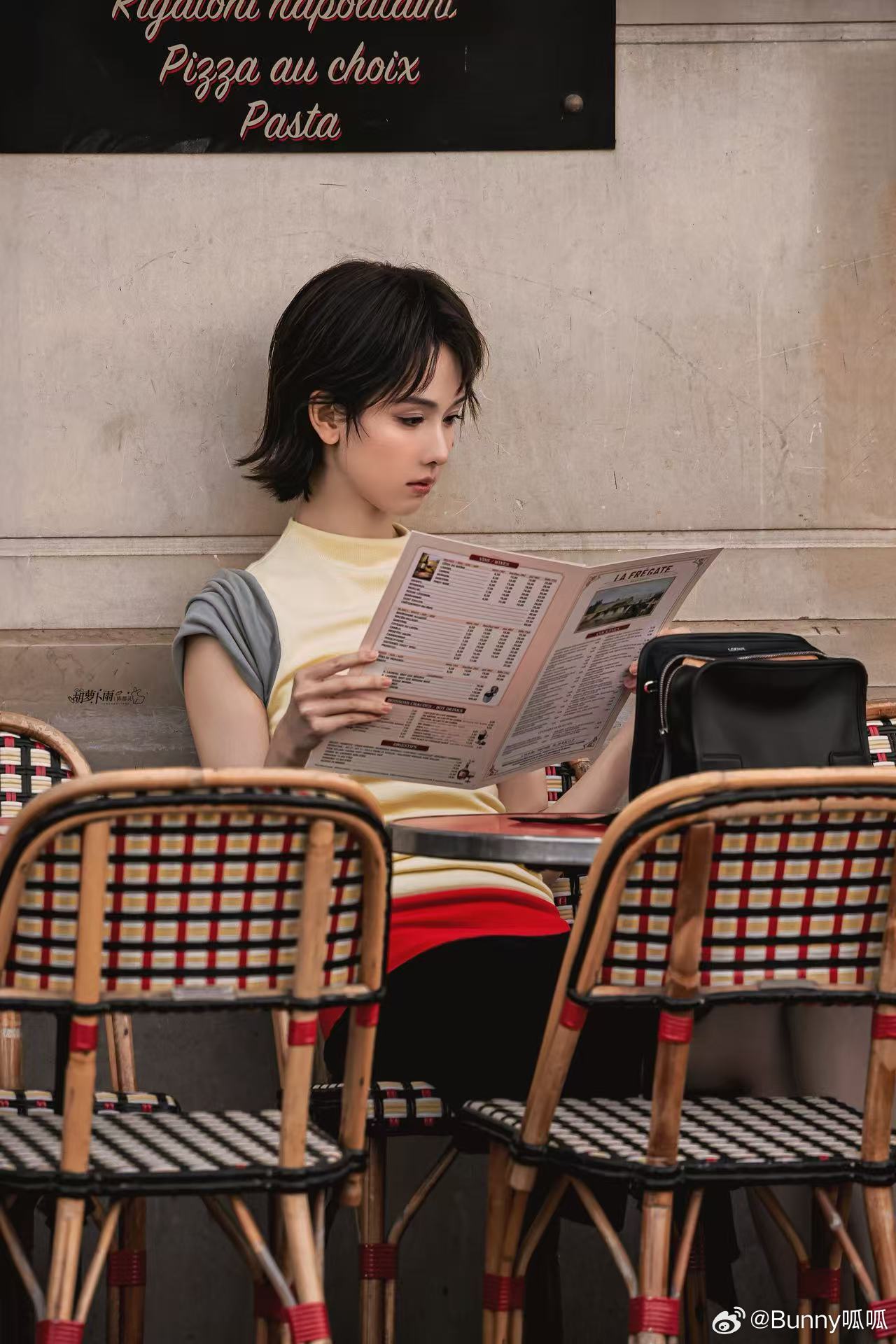 陈都灵短发大事很妙陈都灵轻松驾驭短发，气质干净通透，既有少女感又有成熟魅力，状