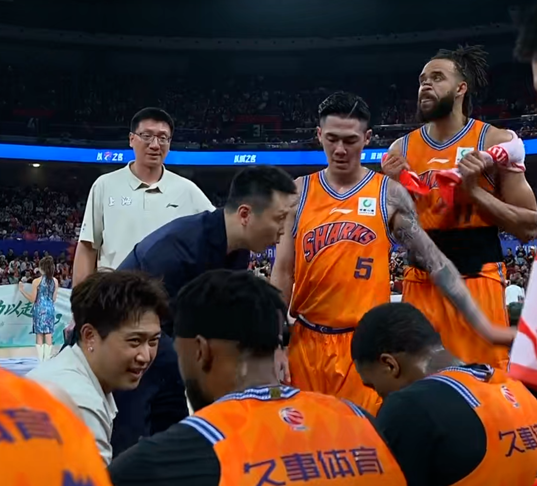 CBA揭幕战上海男篮102-68大胜深圳，谁是赢球功臣？数据一目了然1、王哲林又变强了，开局2分钟2