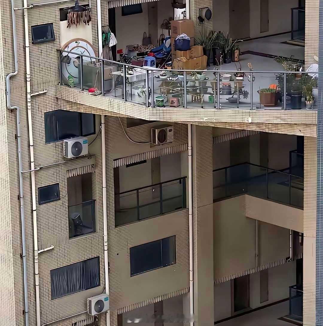 “买房时给多5万能把这阳台给您，你愿意不？”