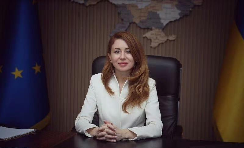 刚被泽连斯基解职的乌克兰能源部长斯维特兰娜·格林楚克，以出差的名义跑了！乌克兰能