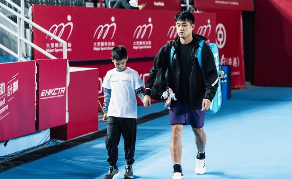 ATP中国香港站: 吴易昺2-0胜毛罗然, 次轮将战卢布列夫