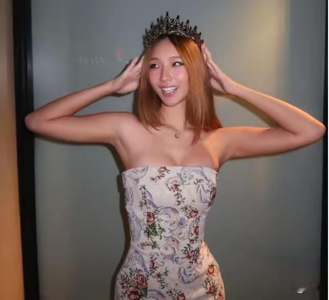 不得不佩服小S！大女儿又晒美照，看上去成熟又有魅力，完全看不出来，她才是个19