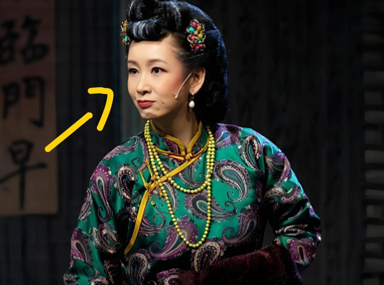 王新军啊王新军，你说你呀，娶谁不好现在好了，你老婆秦海璐又有大情况了。秦海璐刚
