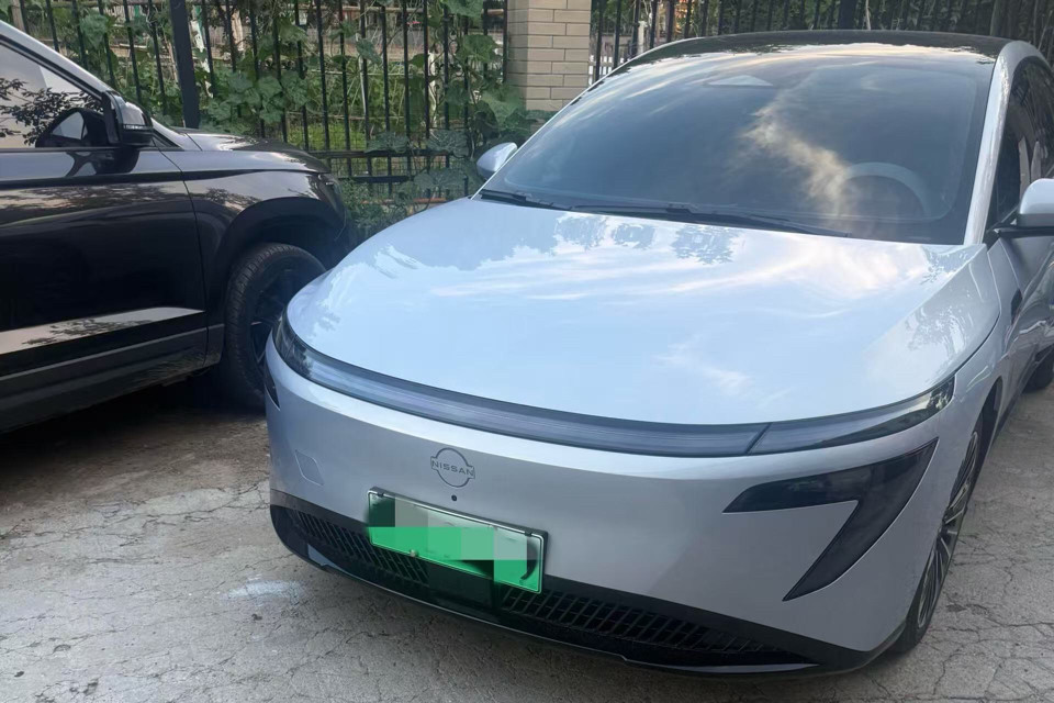 日产N7用车体验入手N7一段时间，日常通勤加短途自驾都很省心。座椅延续日产大沙发优势，长时间乘坐不累