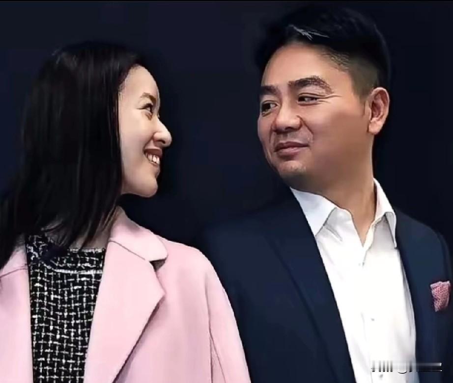 好马配好鞍！刘强东终于帅了一回！意气风发，霸气侧漏。奶茶妹一脸崇拜，媚而不