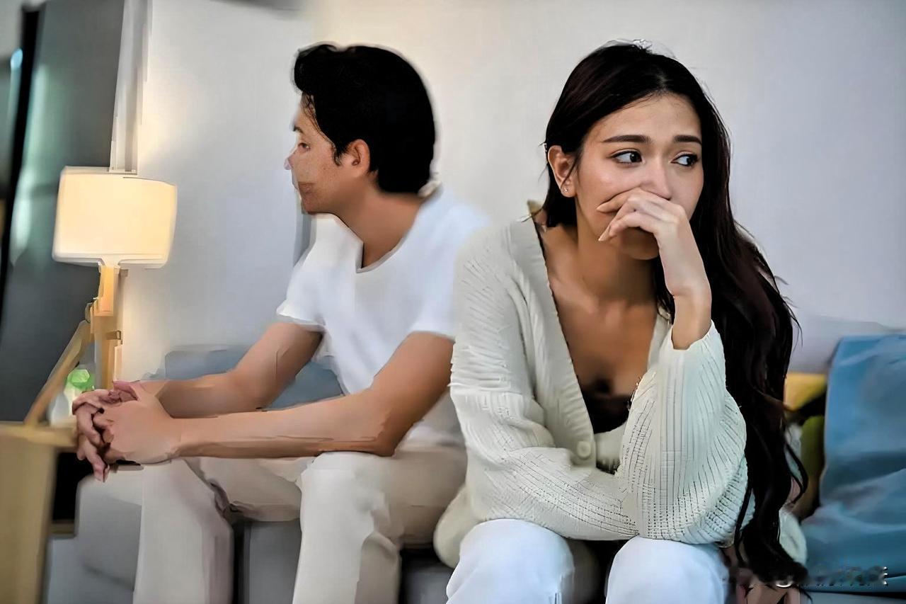 湖北武汉，20岁大三女生一整晚在酒吧喝酒、唱歌，次日早上回家，和同居男友大动干戈