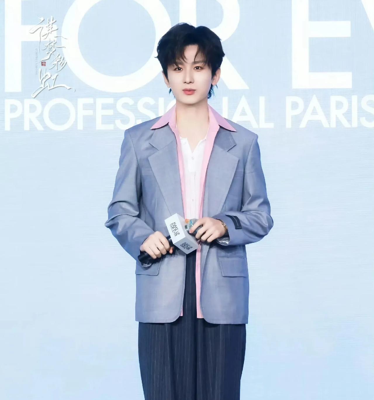 成毅下一部到底拍什么？？我记得之前还有人爆料他接下来要演《沧海笑》，后来又说是