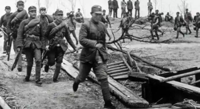 1949年，我军缴获四船货物，排长清点完物资，发现并非贵重物品，便向军长汇报，谁