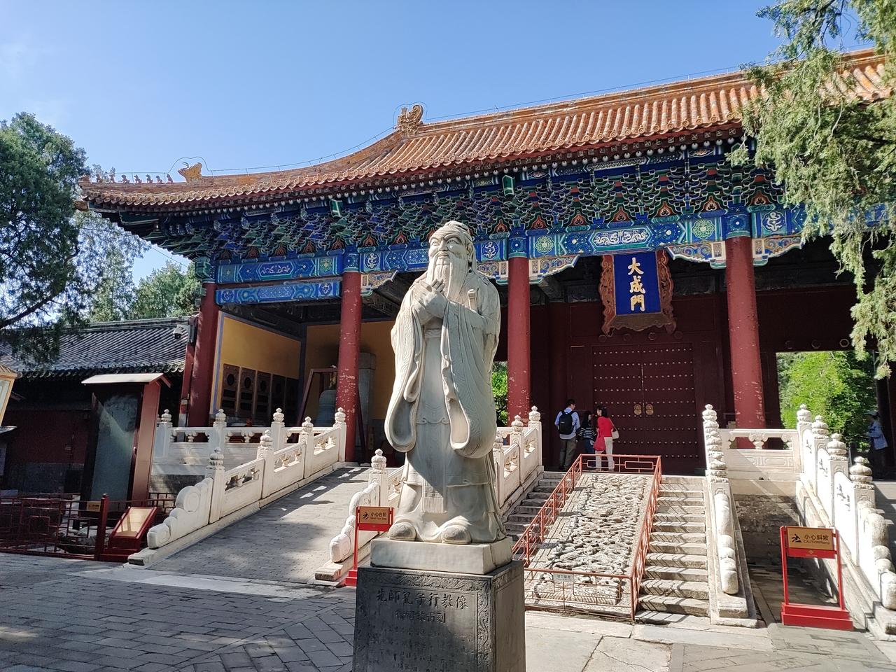 请你猜猜看这个是哪里的孔夫子雕像历史先贤雕像