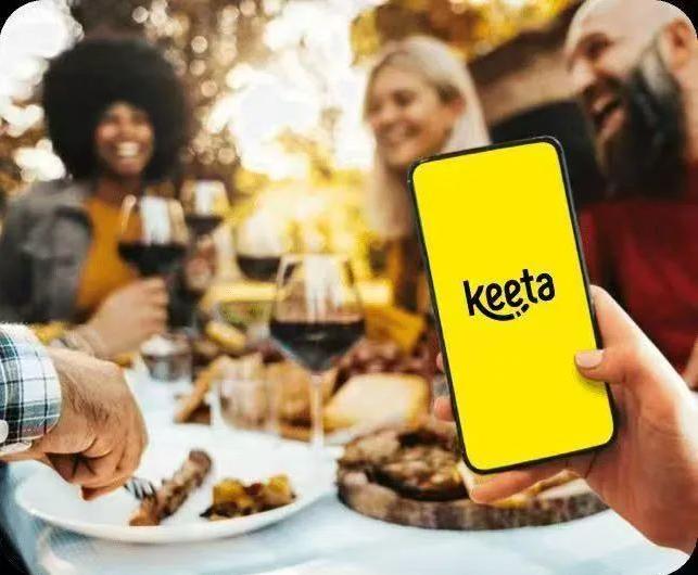 最近有个事儿，还挺让人感慨的。朋友去迪拜玩，在老城区一家很地道的阿富汗烤肉店里