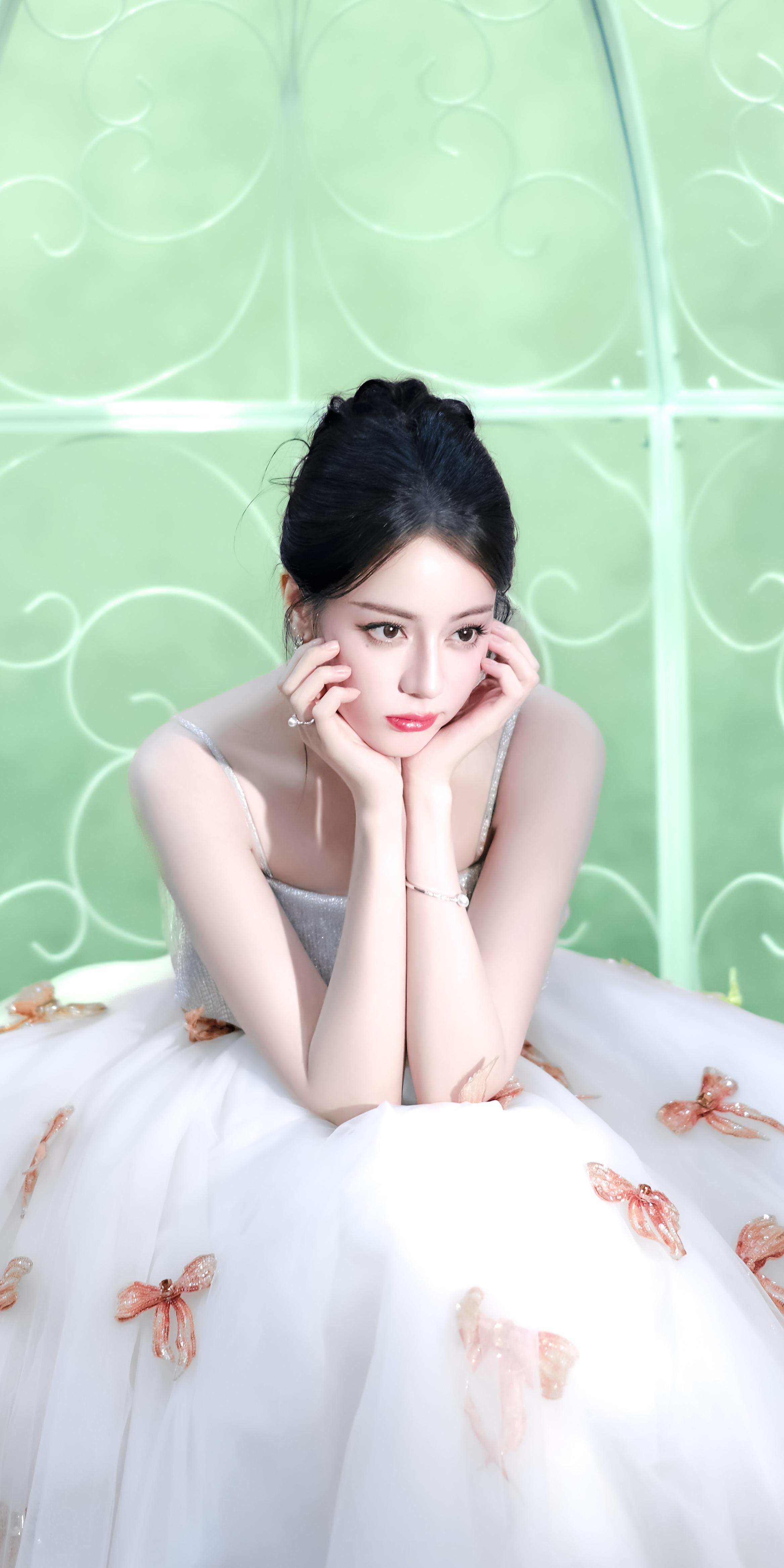 热巴的脸真是吸睛