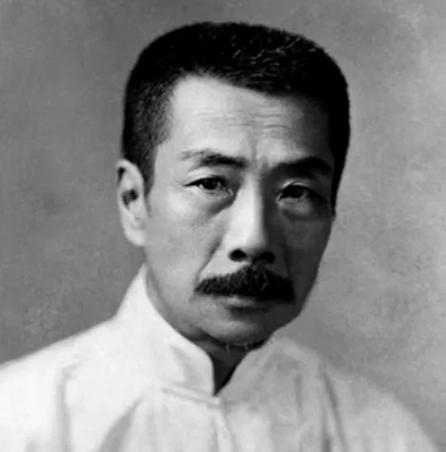 1936年10月19日，56岁的鲁迅先生病逝于上海，人们对他的死因争论不休。44