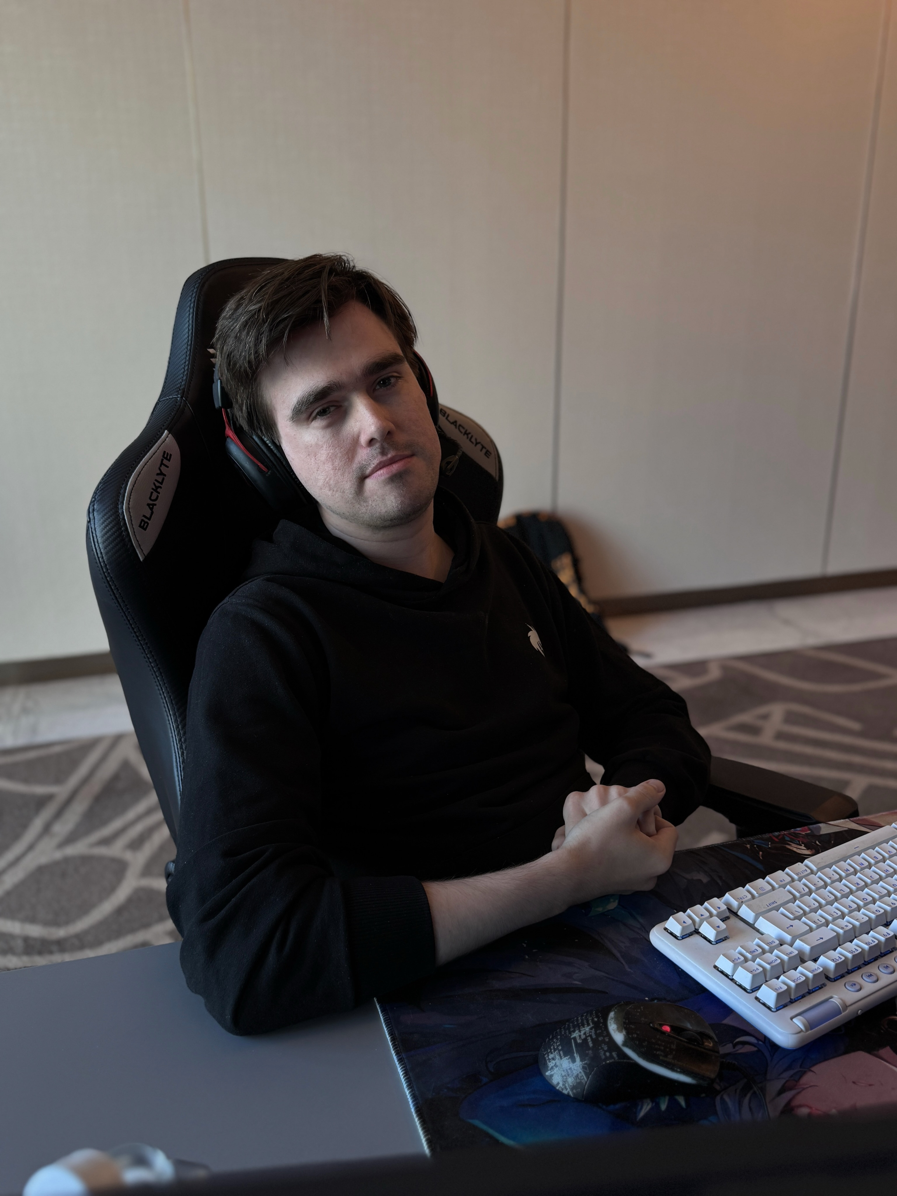 雪碧发布最新动态，已经到上海备战Ti了，Yatoro胸前的角色是超哥吗dota2