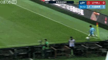 大连英博命真的硬，斯坦丘这脚圆月弯刀比上一轮吕焯毅的绝杀世界波更让人觉得不可思议