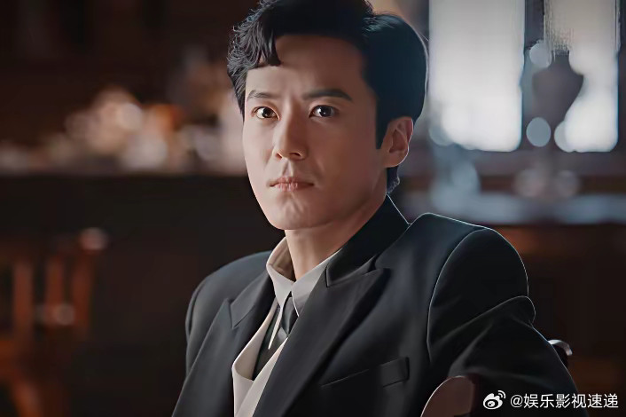 《灼灼韶华》最新一集预告，夏初回来了，当他正在和女朋友一起吃饭的时候，他见到了死