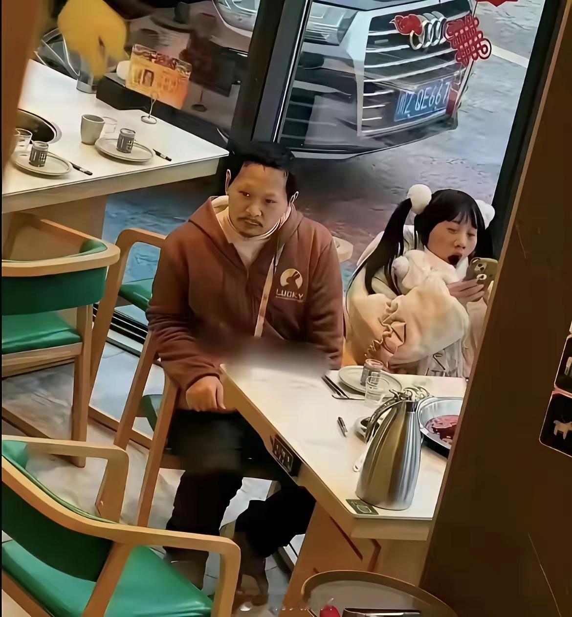 网红到了现实中，其实也就是普通人啊，感觉美女帅哥并不多。