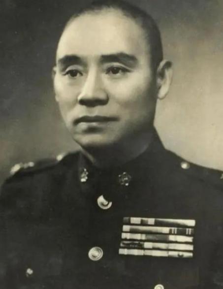 1950年，顾祝同刚坐上飞机，赵龙文手拿文件大声喊道：“不能起飞，不能起飞”，顾