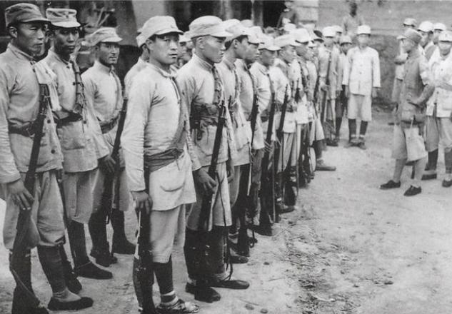 1955年的授衔仪式上，段苏权因嫌弃军衔太低，竟然在众目睽睽下撕下肩章愤然离场。