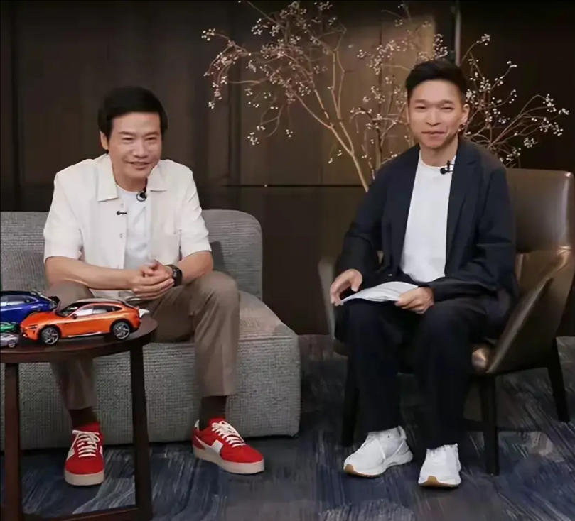 雷军犯了商业大忌！雷军在直播中表示：“如果大家着急用车，可以考虑一下小鹏G7、