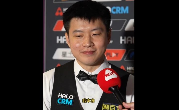 即便已经连过两轮，距离卫冕只差三轮，但现在的赵心童并不享受比赛。他说，去年在这