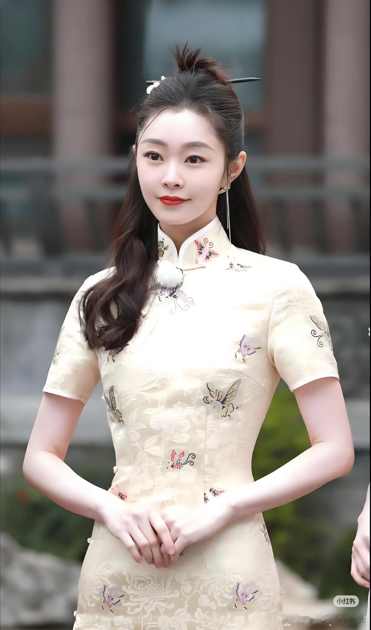 白敬亭宋轶这个热搜榜真是来的莫名其妙我还以为他俩官宣了点开一看，说没有同框，理
