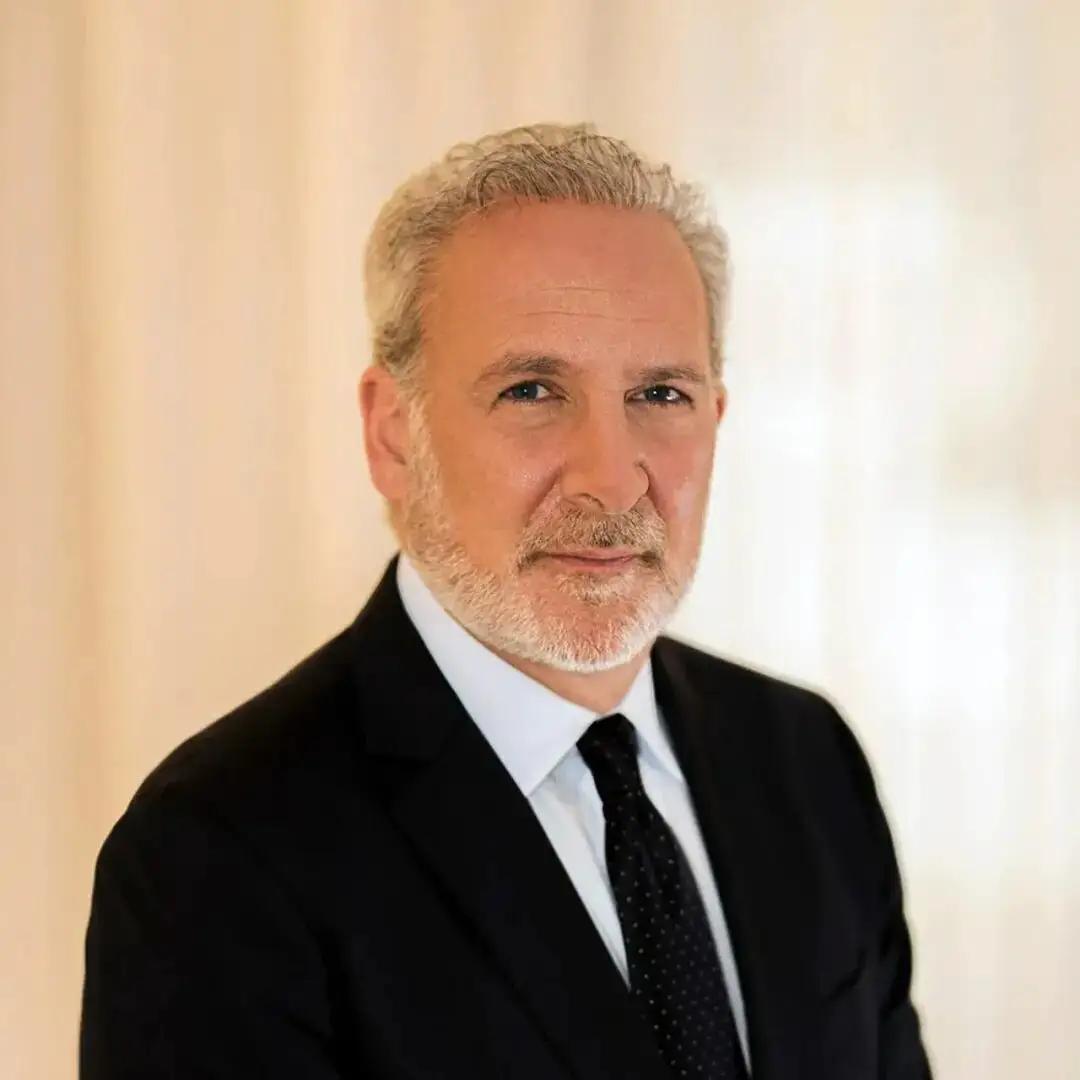 美国经济学家公然指出了特朗普的误区！1月18日，美国知名经济学家彼得·希夫发文：