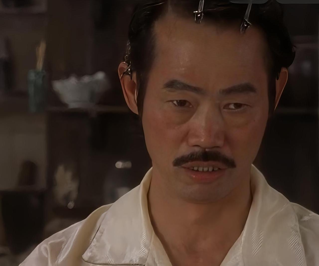 2003年筹拍《功夫》，周星驰找到53岁的元华，给他安排了一个“好色之徒”的角色