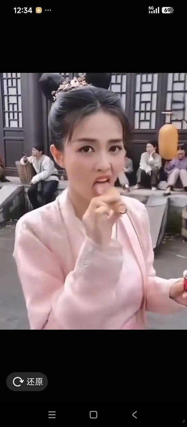 白鹿的吃相是真的不怎么样