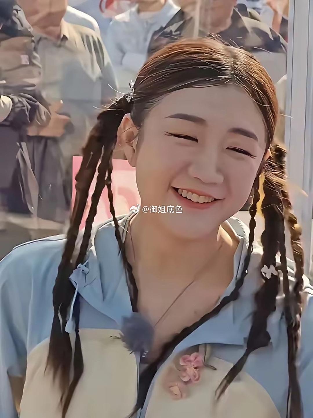 网友晒出陈梦新照片，这有点不像她呀。是造型的问题吗？人一旦心里没底、没了定力，就