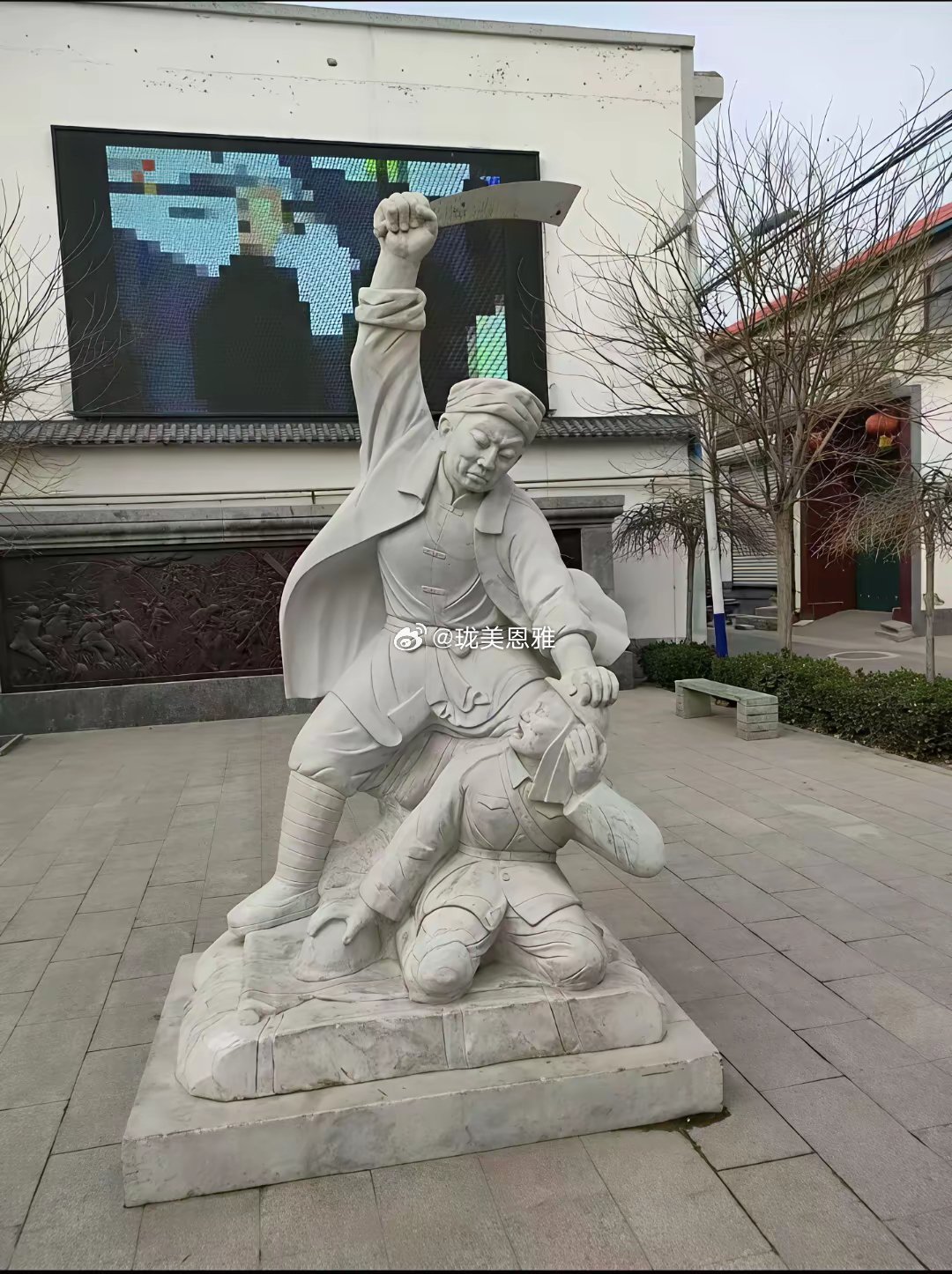 这个比起俄罗斯的那个雕像更具特色？​​​