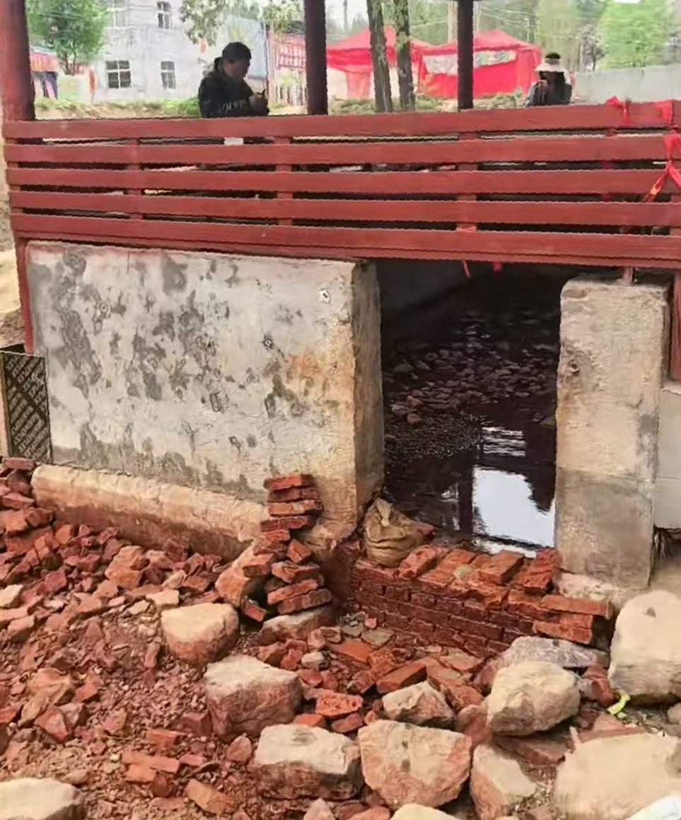 郑州这个网红暖泉水流真的要停了吗？从规划群看到家人们分享的贾鲁河源头的这个泉眼