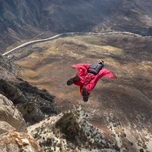 在南非桌山，这座以险峻地形和壮丽景色闻名的地方，发生了一起让全球极限运动圈揪心的
