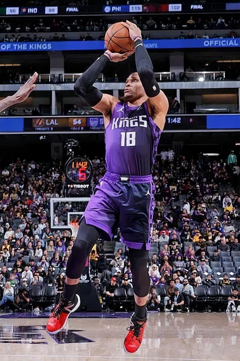 焕发第二春！威少近4场常规赛比赛表现！！！对阵勇士表现：投篮11中6，三分球4