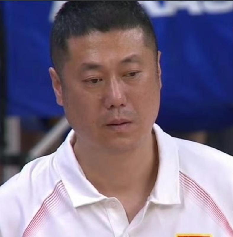 赵勇情绪崩溃了！被中国女排气得都无语了，第三局德国20-15拉开差距，教练紧