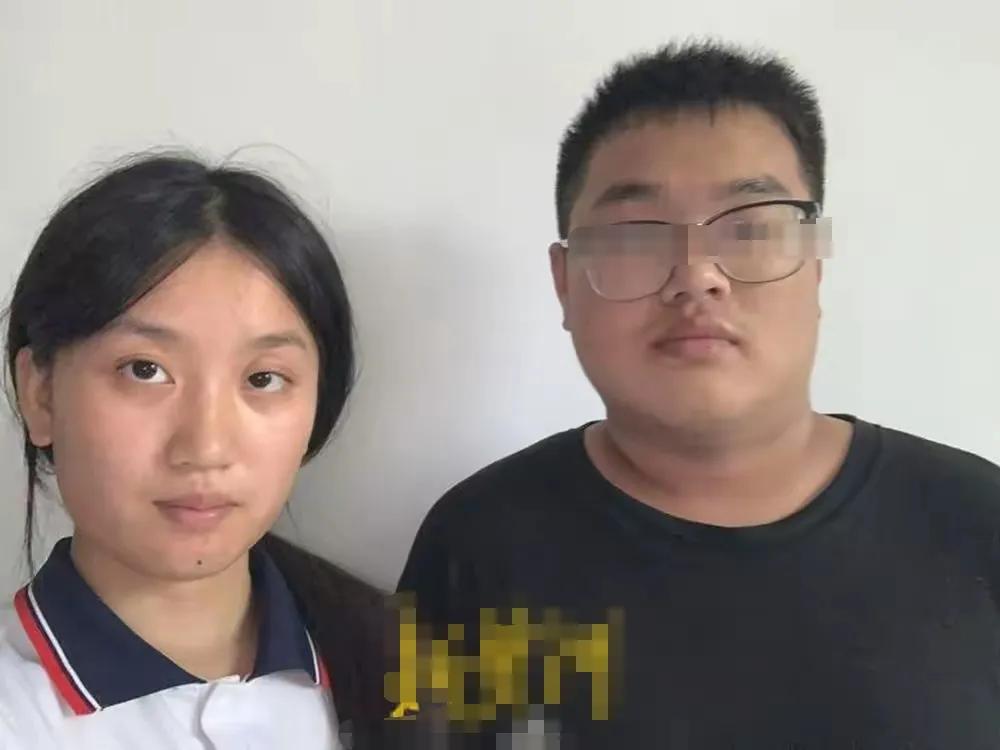 山东巨野18岁女孩，6岁时妈妈失踪，13岁爸爸去世，她独自一个人照顾弟弟。202