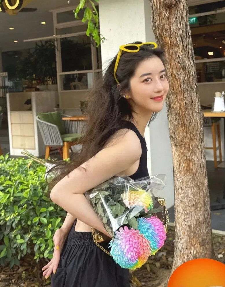 李凯馨会发此言论并不奇怪，并且早有预兆，因为在早之前，她就曾有这种行为。据网