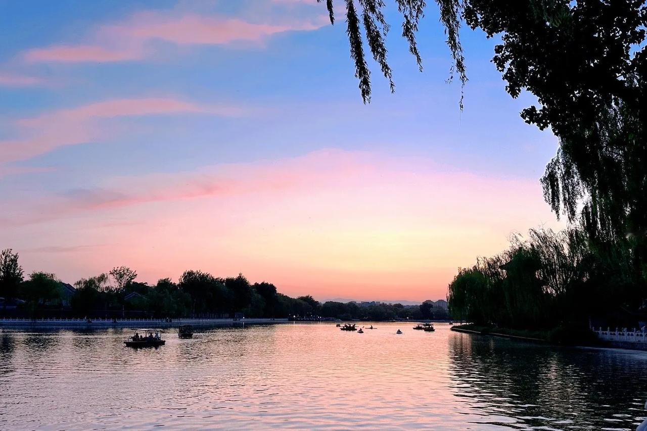 五一假期最完美的时间安排：1号：卧室睡懒觉，睡醒回家躺着2号：家沙发躺平，看