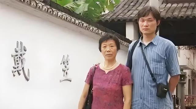 1946年，军统副局长戴笠机毁人亡，影响的不止是蒋介石，还有他个人的家庭。戴笠活