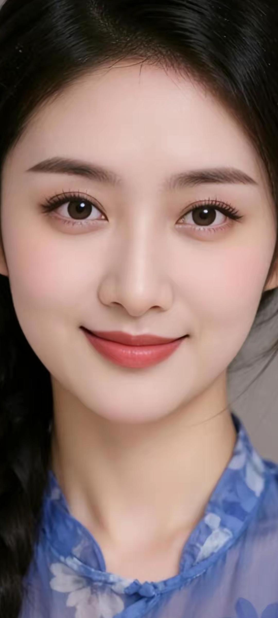 温柔甜美的微笑，蓝花衬衫的清新，元气满满的一天！🌸😊