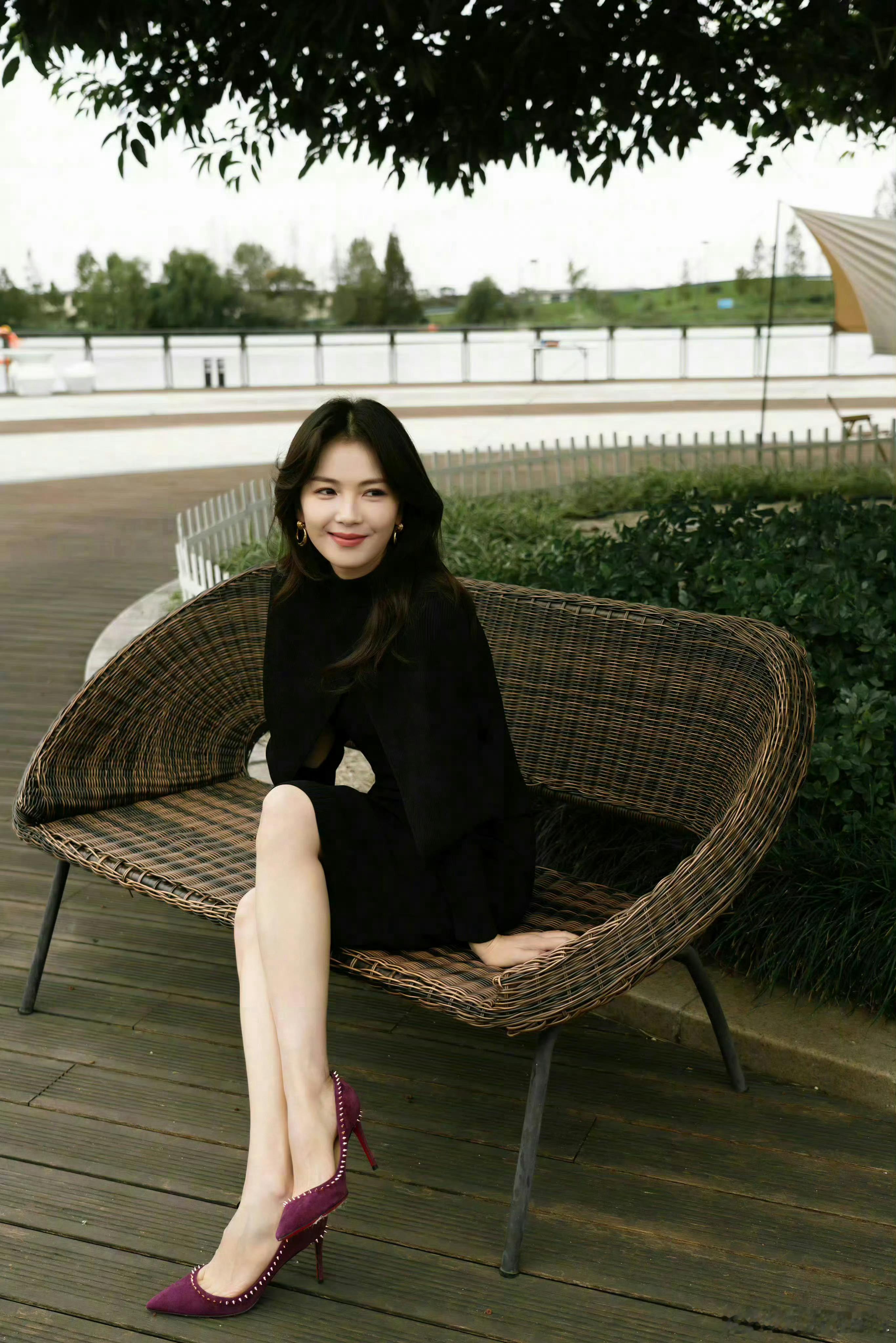 刘涛妈妈的高跟鞋足弓也好美
