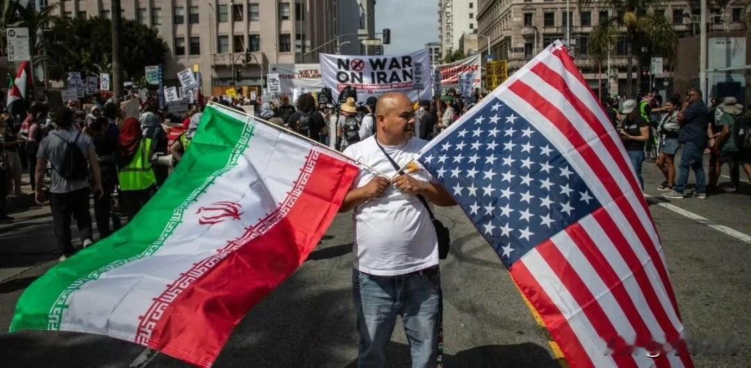 以色列《新消息报》援引以色列消息人士：伊朗每月生产一百枚弹道导弹。伊朗正