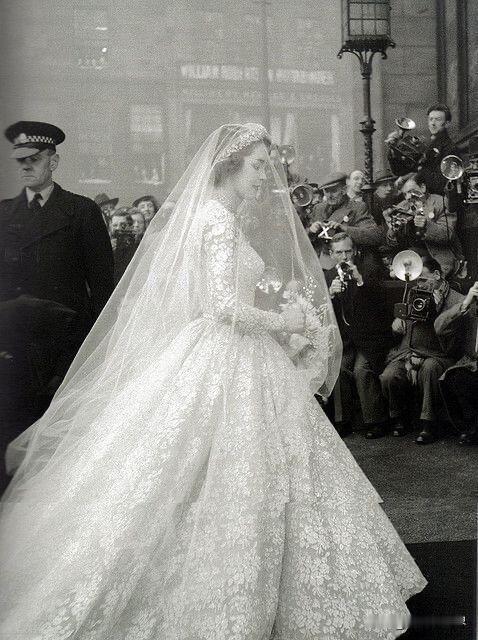 什么是真正的老钱风婚纱？看完Jane的1958年贵族婚礼就懂了。不是夸张拖尾