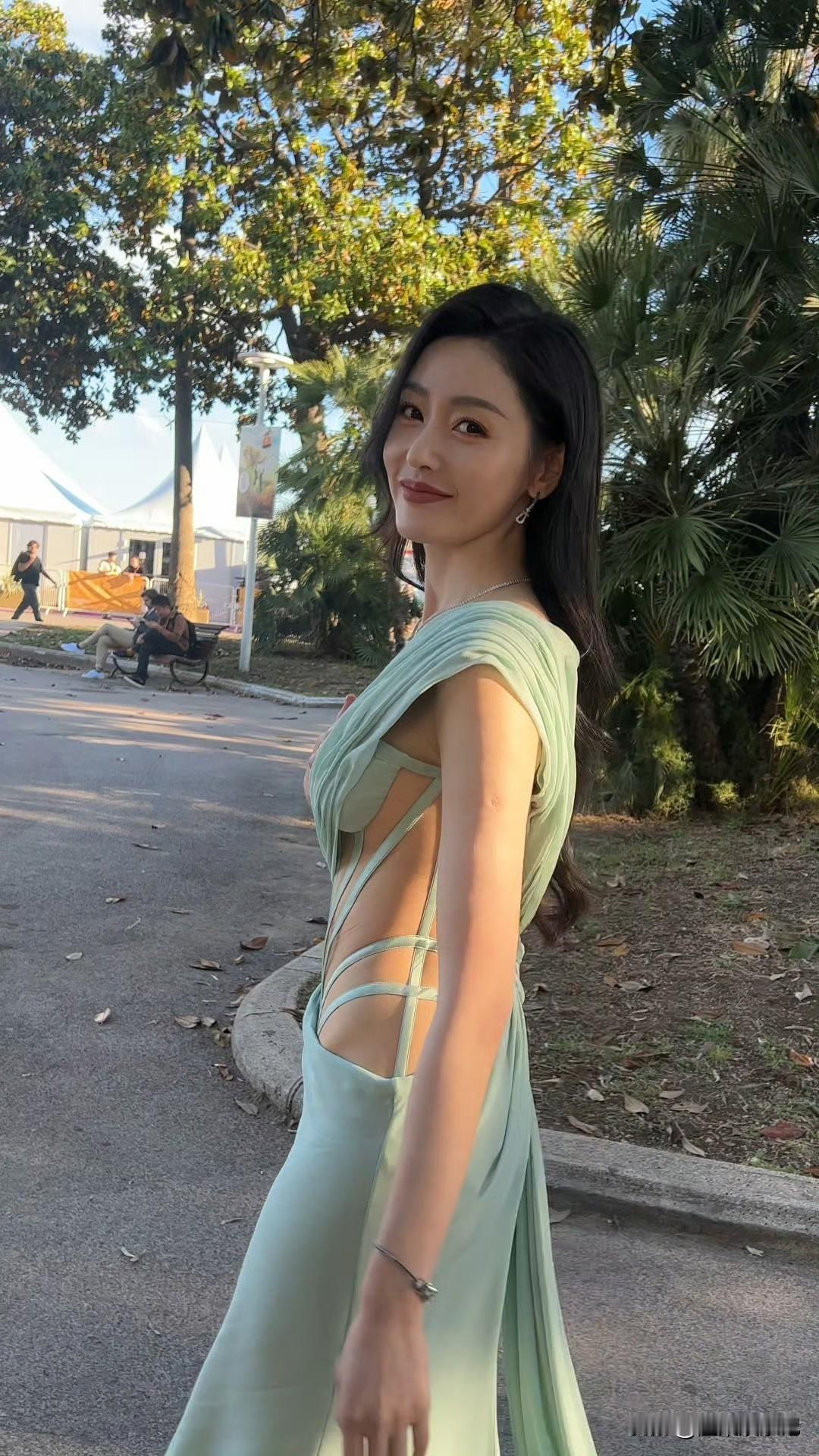 张天爱回眸一笑，迷倒了多少男人啊
