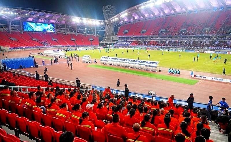 我跟你说，武汉三镇这回，算是把宝押对了，赛季初听说请来个名不见经传的莫拉，我还跟