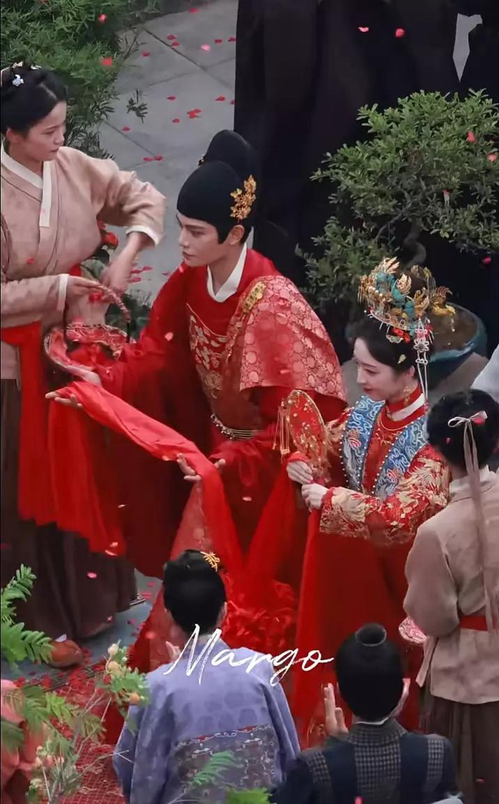 丁禹兮邓恩熙《花开锦绣》大婚路透质感好好哦​​​