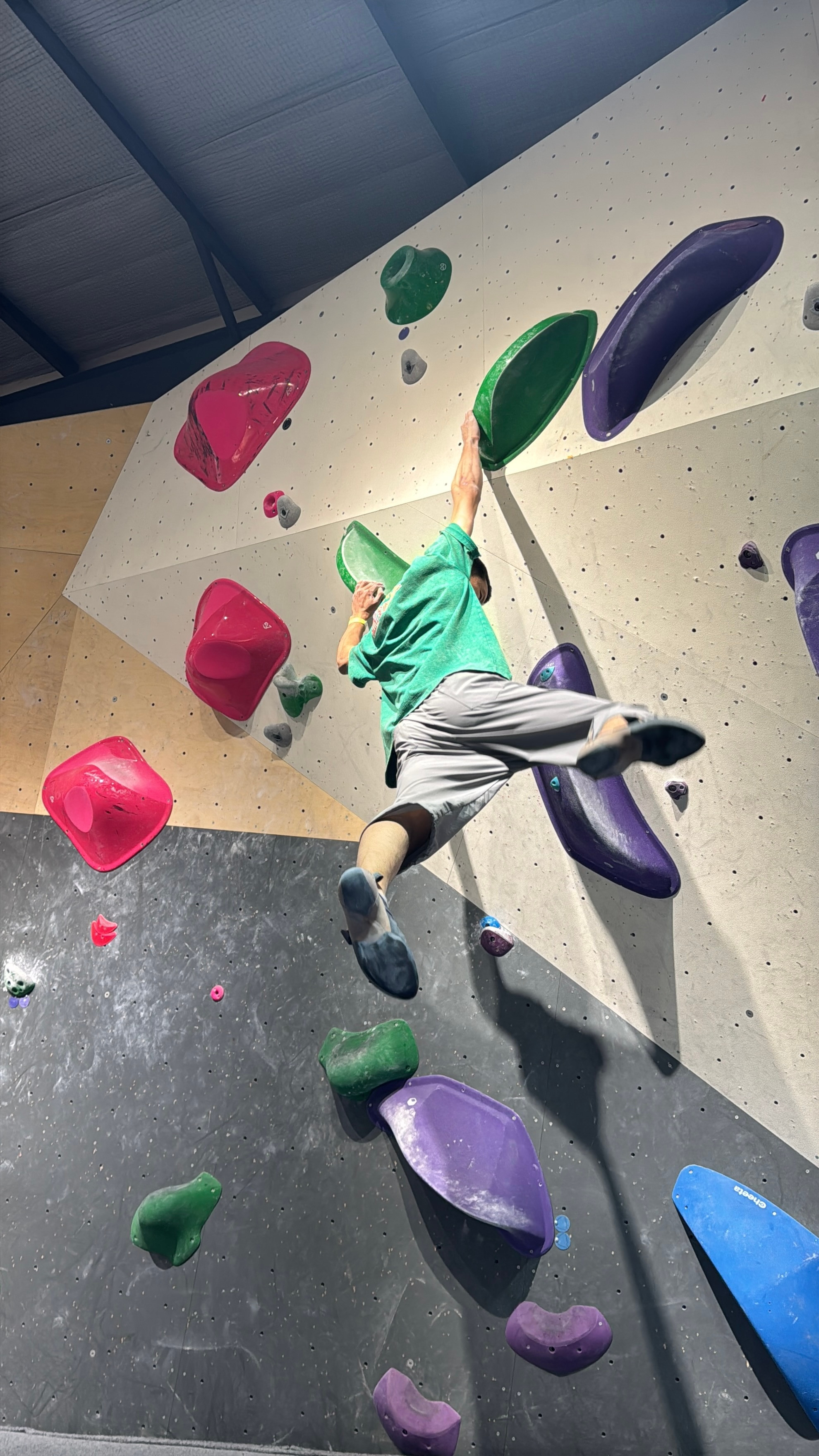 最近喜欢穿啥颜色就爬啥颜色就是紫色衣服有点买不下去